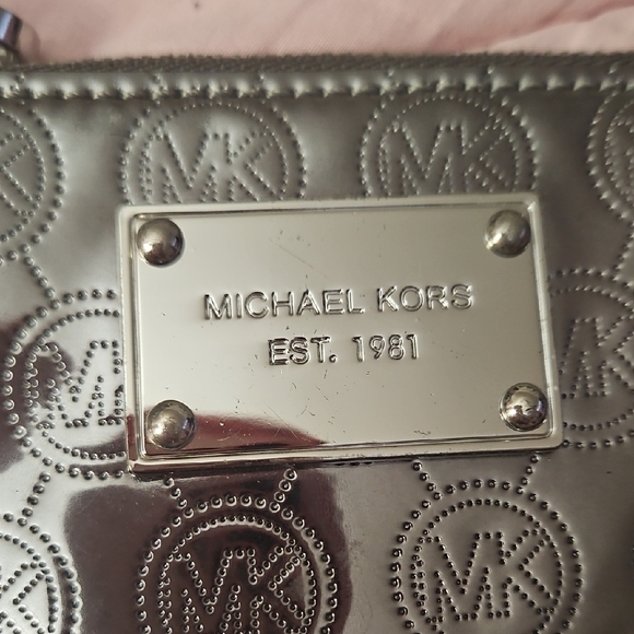 Michael Kors Metallic Silver Wristlet Well Loved - Picture 8 of 8